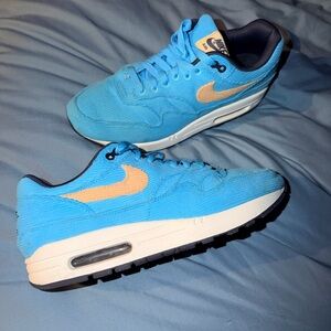 Nike Men's Athletic Shoes Blue with Beige Swoosh